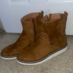 Brown high bootie